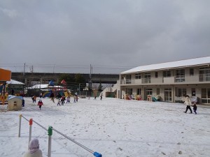 雪あそびをしました！