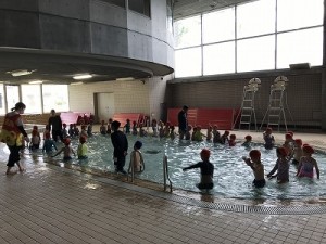 温水プールに行きました！