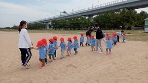 二色の浜へ臨海保育に行きました！（２歳児さん）