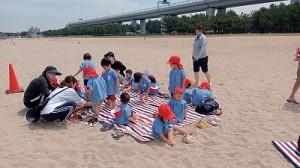 二色の浜へ臨海保育に行きました！（２歳児さん）