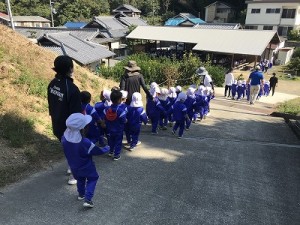 芋掘り・みかん狩りに行きました！（３・４・５歳児さん）