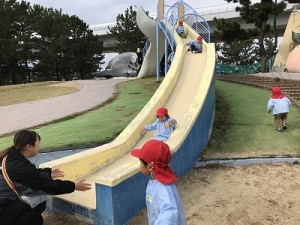 二色の浜公園へ遠足に行きました！（２歳児さん）