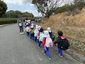 とんぼ池公園へ遠足に行きました！（３歳児さん）