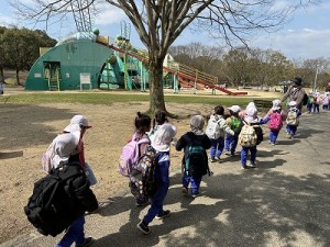 とんぼ池公園へ遠足に行きました！（３歳児さん）