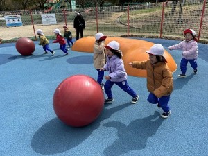 とんぼ池公園へ遠足に行きました！（３歳児さん）