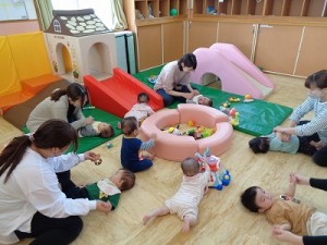 ０歳児さんの４月・５月のお部屋の様子♡