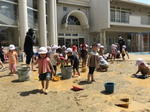 どろんこ遊び・水遊びを楽しみます！