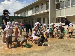 どろんこ遊び・水遊びを楽しみます！