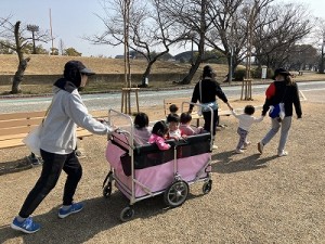 末広公園へ遠足に行きました！（０歳児さん）