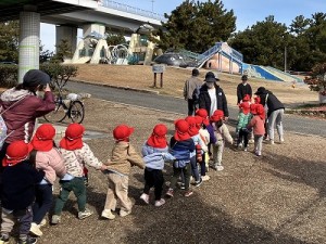 二色の浜へ遠足に行きました！（２歳児さん）