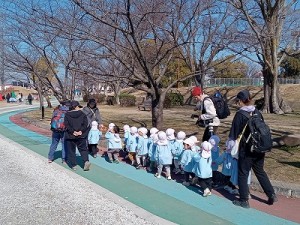 末広公園へ遠足に行きました！（１歳児さん）
