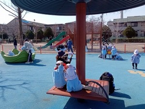 末広公園へ遠足に行きました！（１歳児さん）