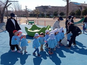 末広公園へ遠足に行きました！（１歳児さん）