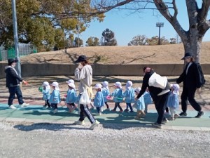 末広公園へ遠足に行きました！（１歳児さん）