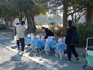 末広公園へ遠足に行きました！（１歳児さん）