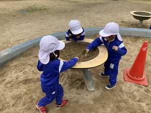 とんぼ池公園へ遠足に行きました！（３歳児さん）