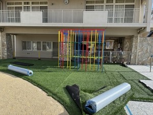 新しい遊具が届きました✨人工芝も敷きました✨✨