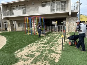 新しい遊具が届きました✨人工芝も敷きました✨✨