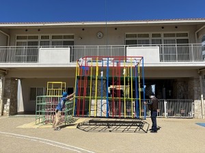 新しい遊具が届きました✨人工芝も敷きました✨✨