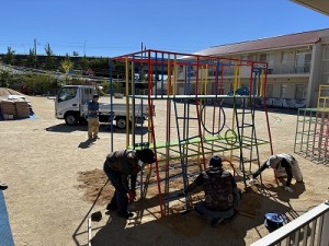 新しい遊具が届きました✨人工芝も敷きました✨✨