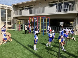 ジャングル登降棒で遊びました✨