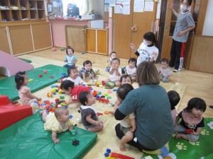 ０歳児さんのお部屋の様子です♡