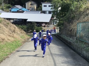 芋掘りとみかん狩りに行きました！