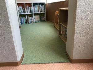 図書コーナーのカーペットを張り替えました！