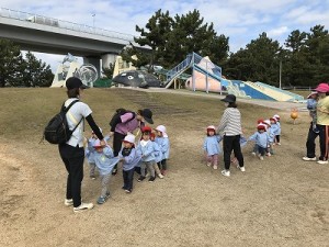 二色の浜へ遠足に行きました！（１歳児さん）