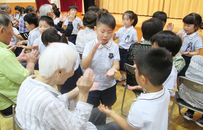 老人福祉施設との交流会